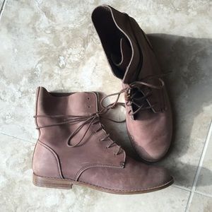 Olukai beige leather boots W 7